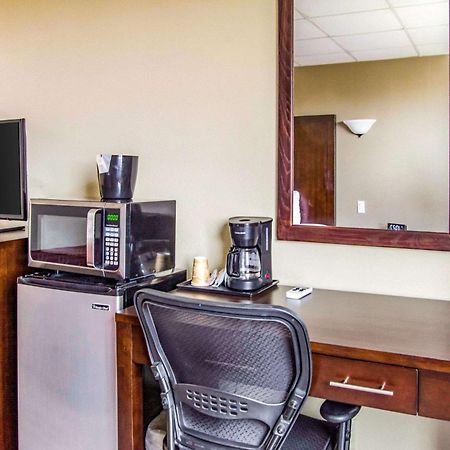 Econo Lodge Newport Bagian luar foto