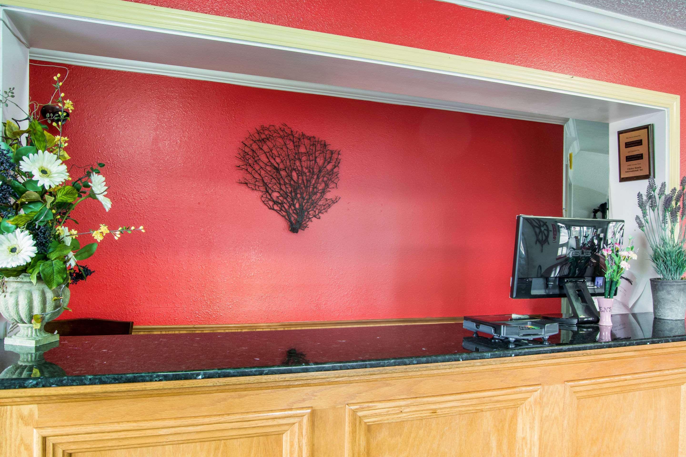 Econo Lodge Newport Bagian luar foto