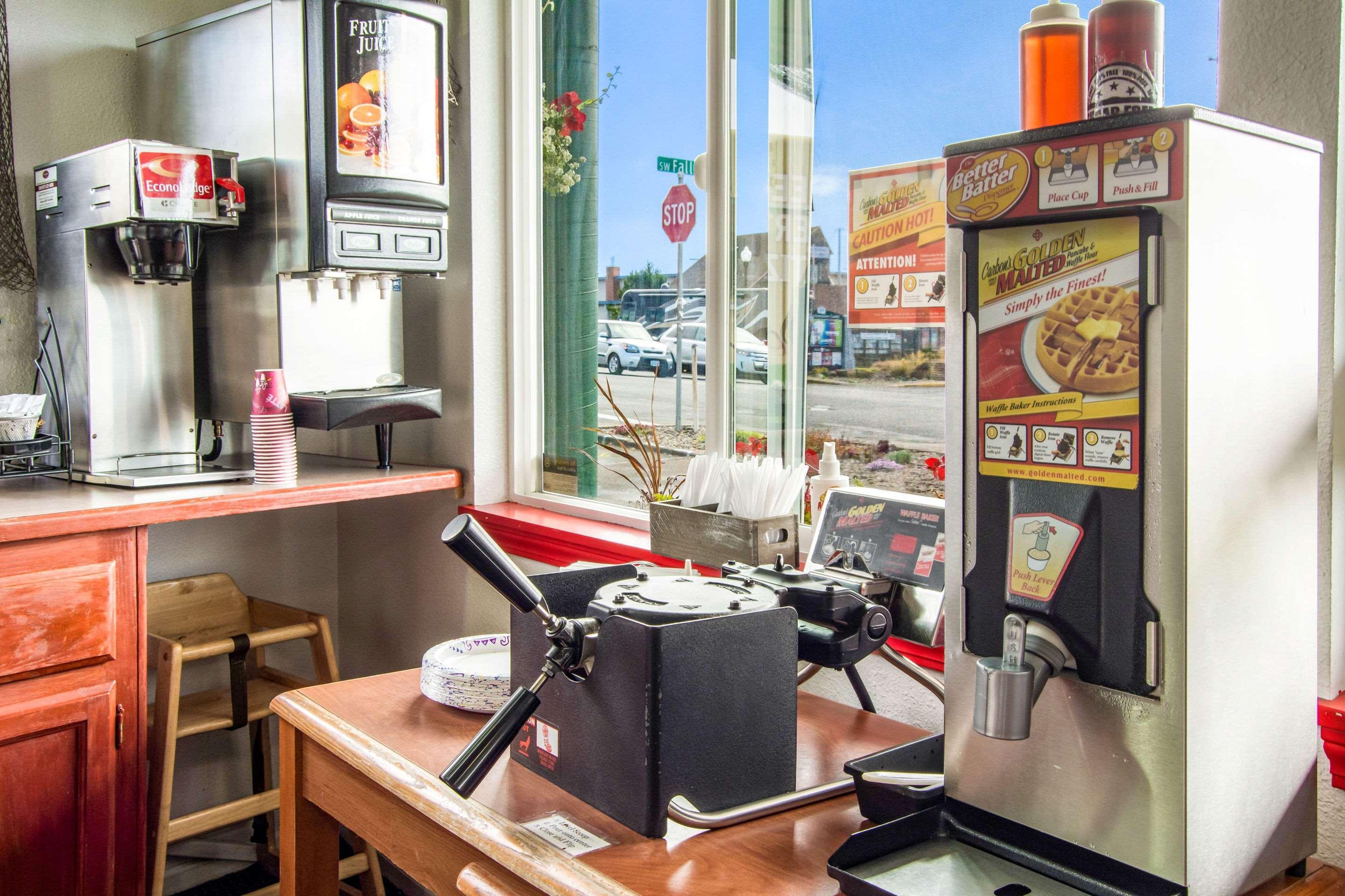 Econo Lodge Newport Bagian luar foto