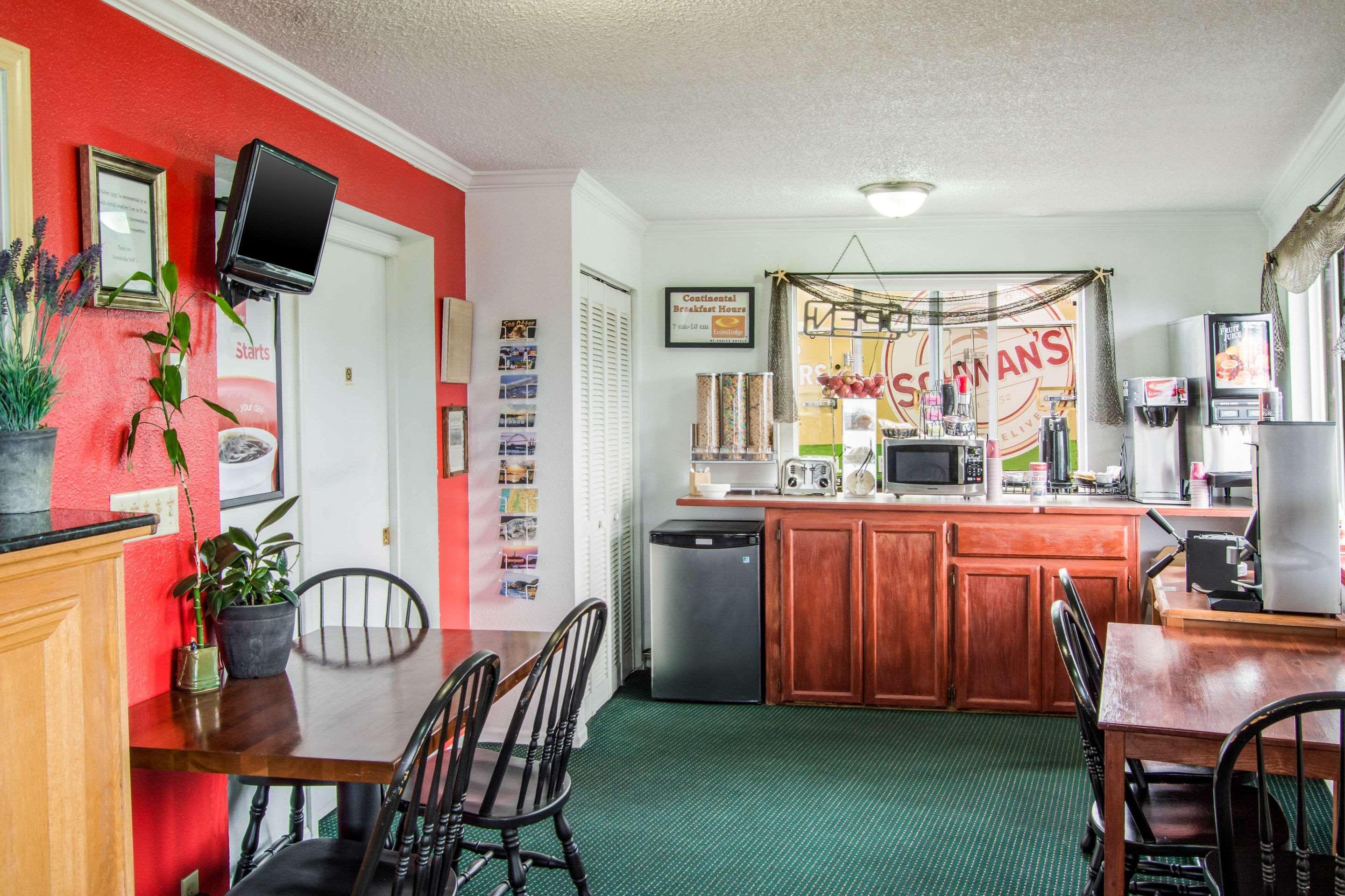 Econo Lodge Newport Bagian luar foto