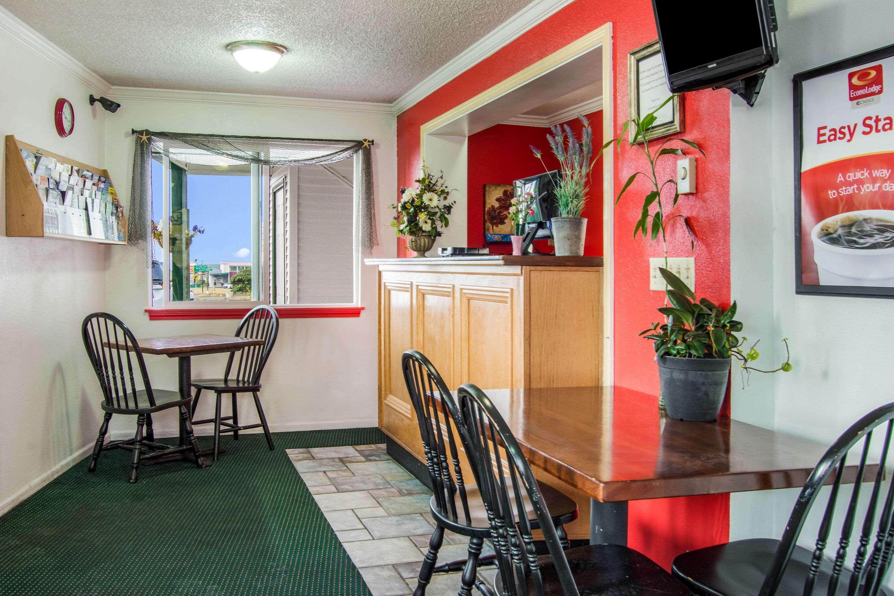Econo Lodge Newport Bagian luar foto