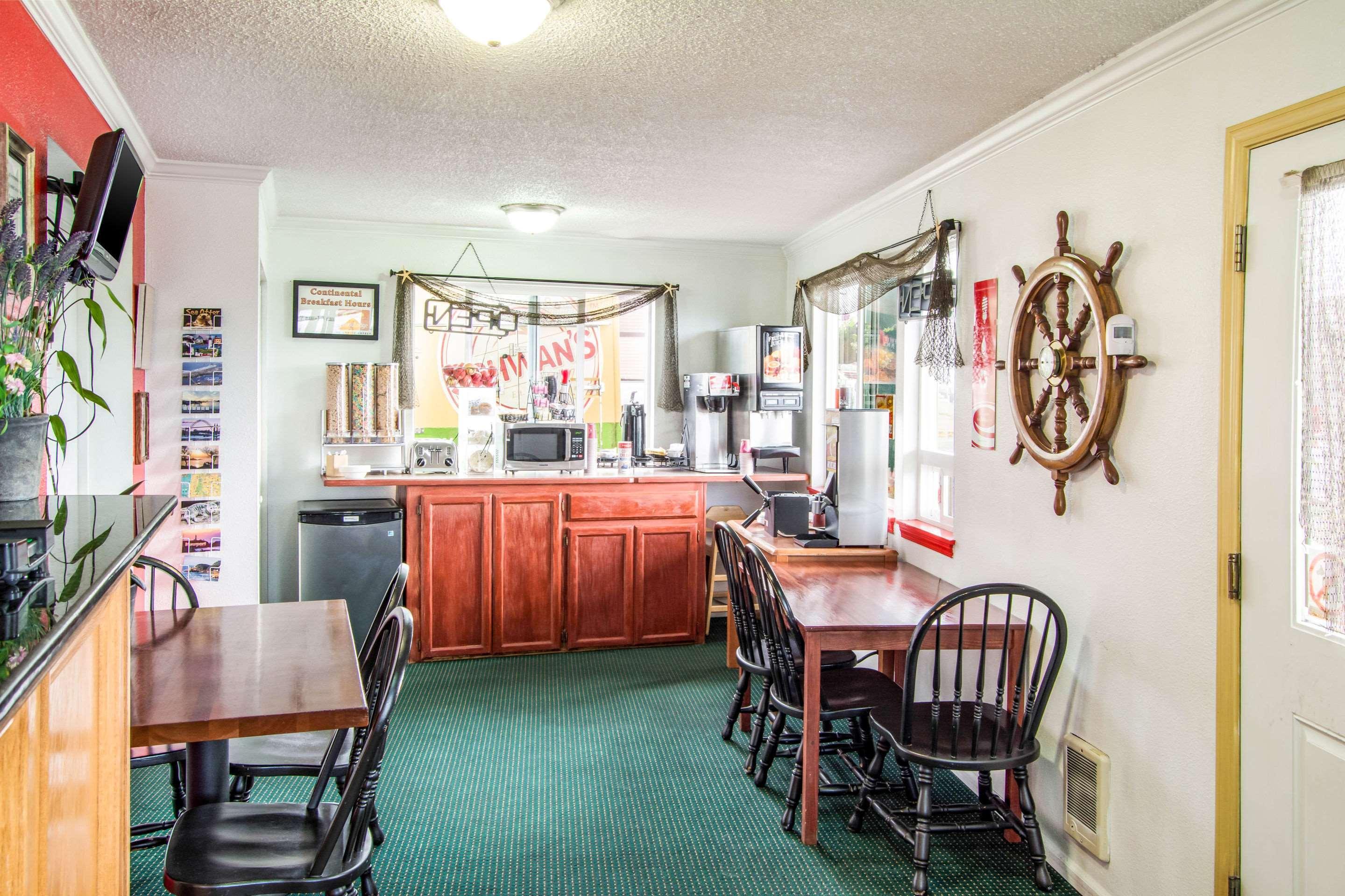 Econo Lodge Newport Bagian luar foto