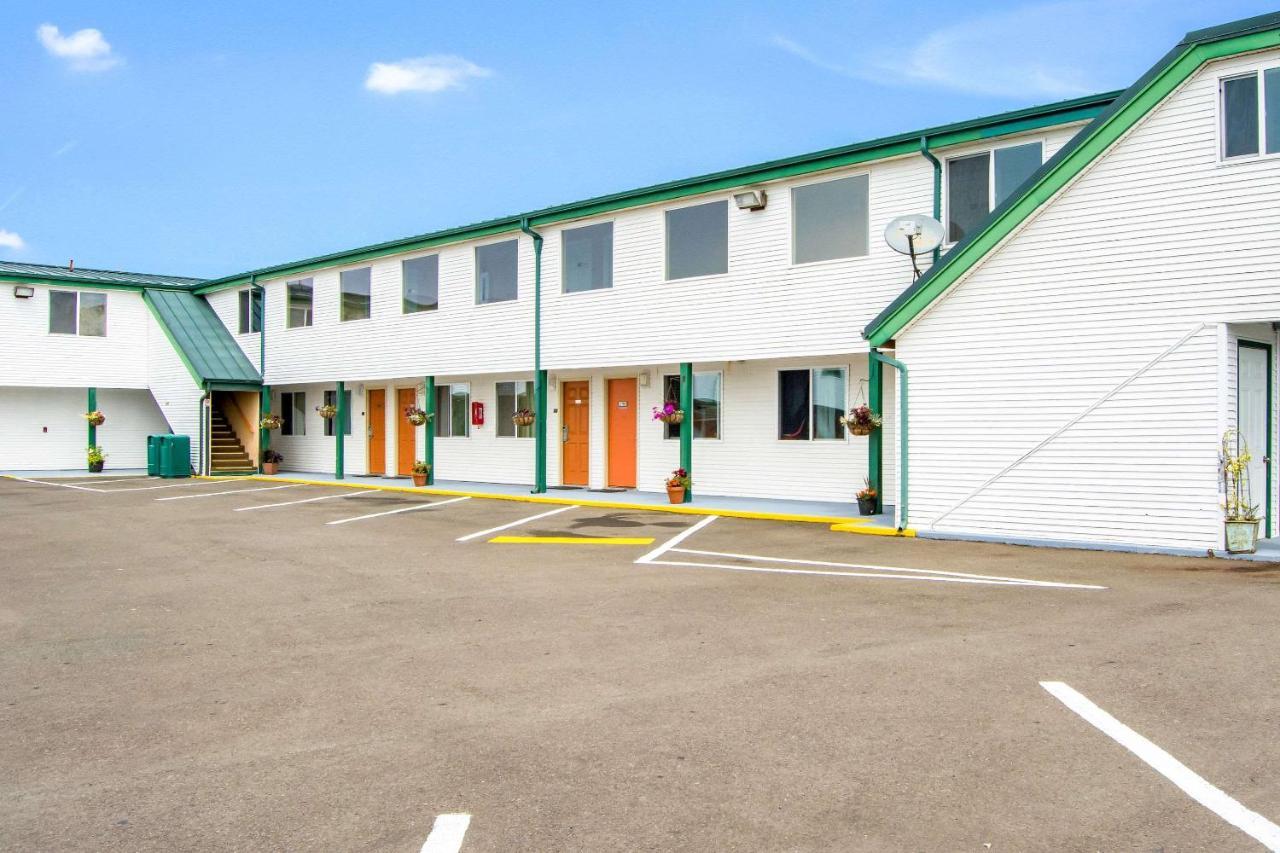 Econo Lodge Newport Bagian luar foto