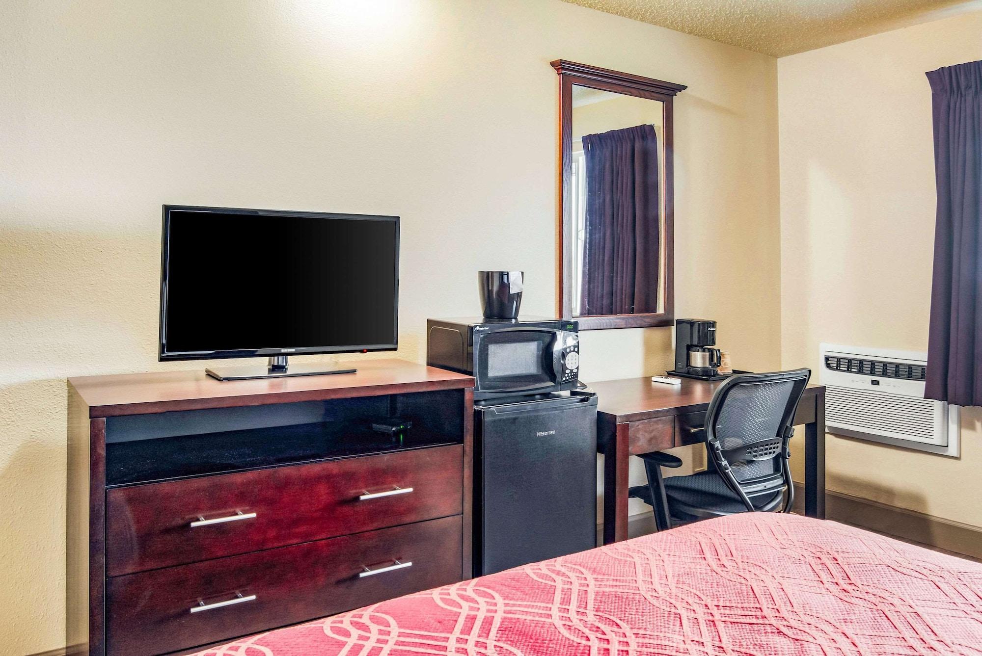 Econo Lodge Newport Bagian luar foto