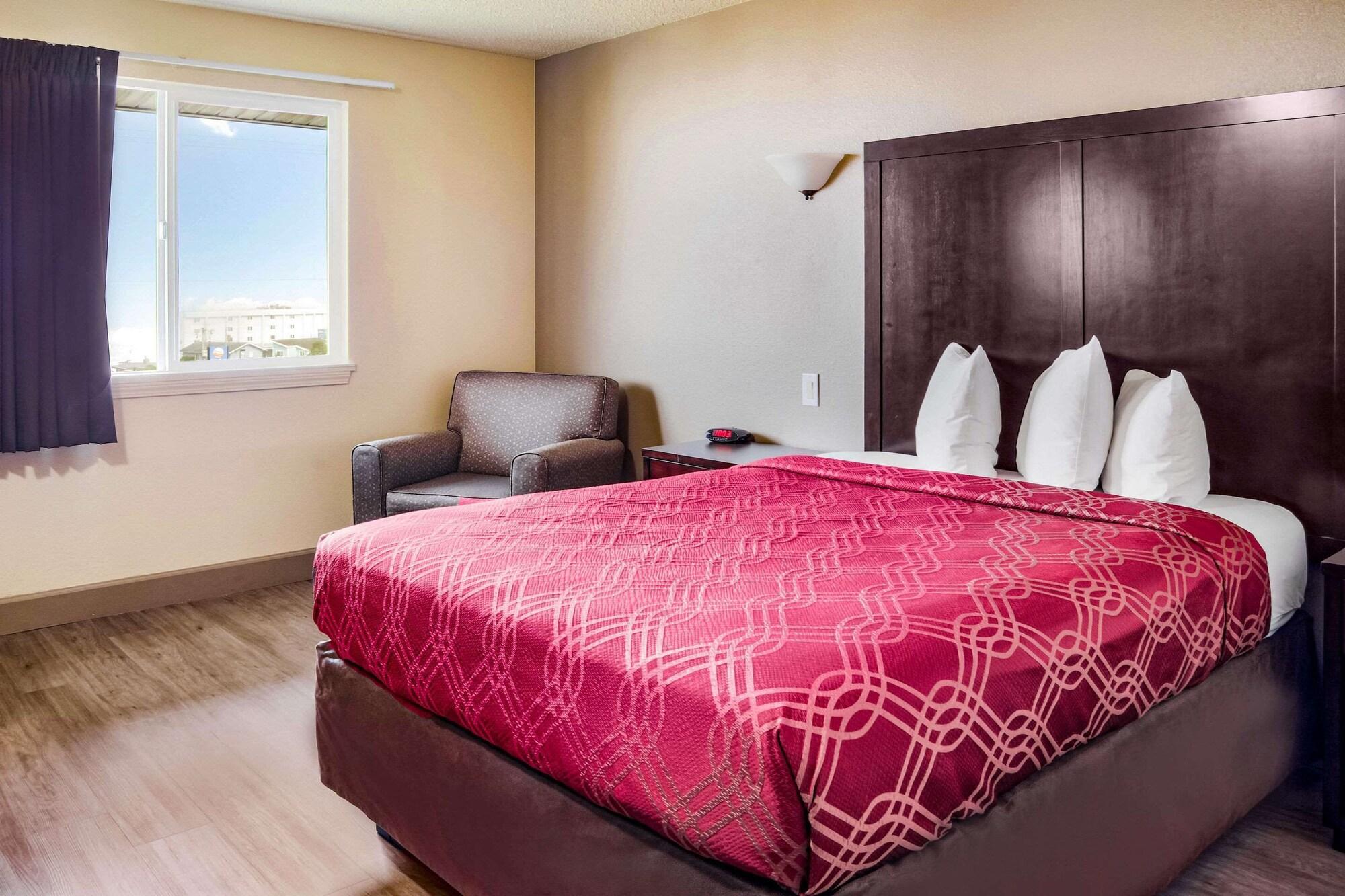 Econo Lodge Newport Bagian luar foto
