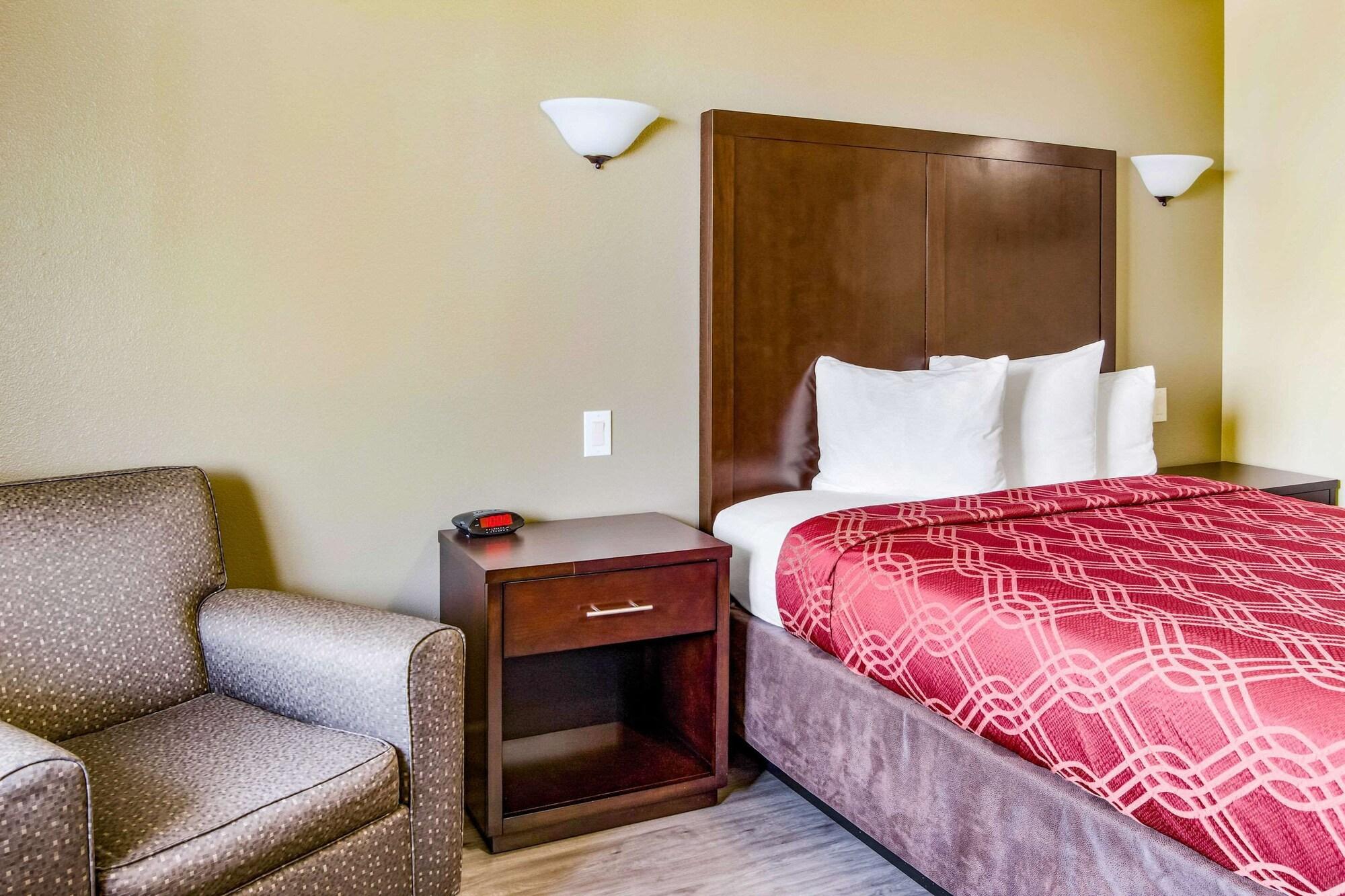 Econo Lodge Newport Bagian luar foto