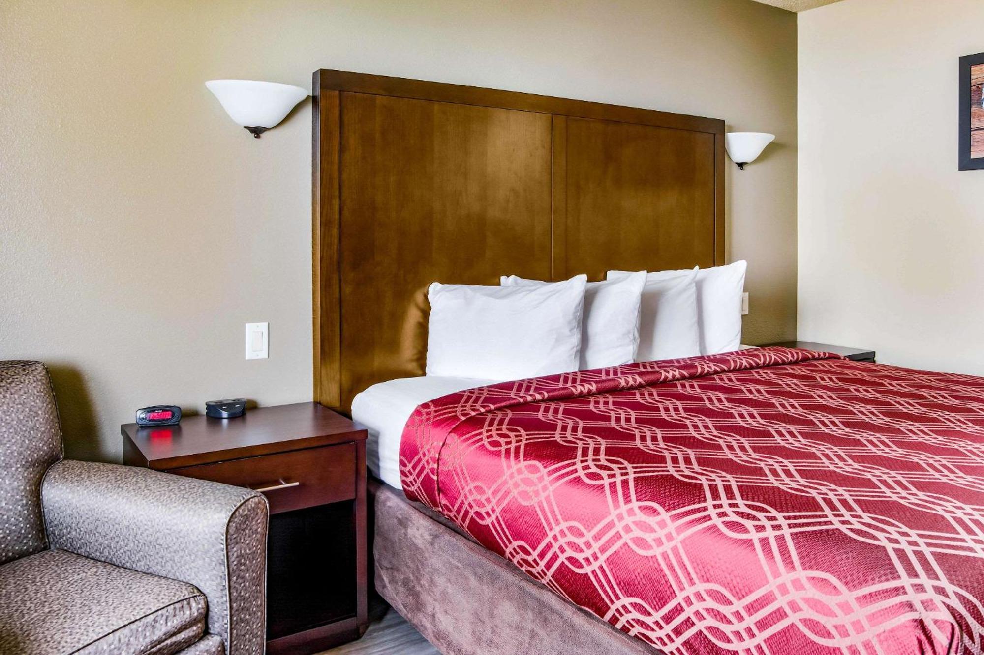 Econo Lodge Newport Bagian luar foto