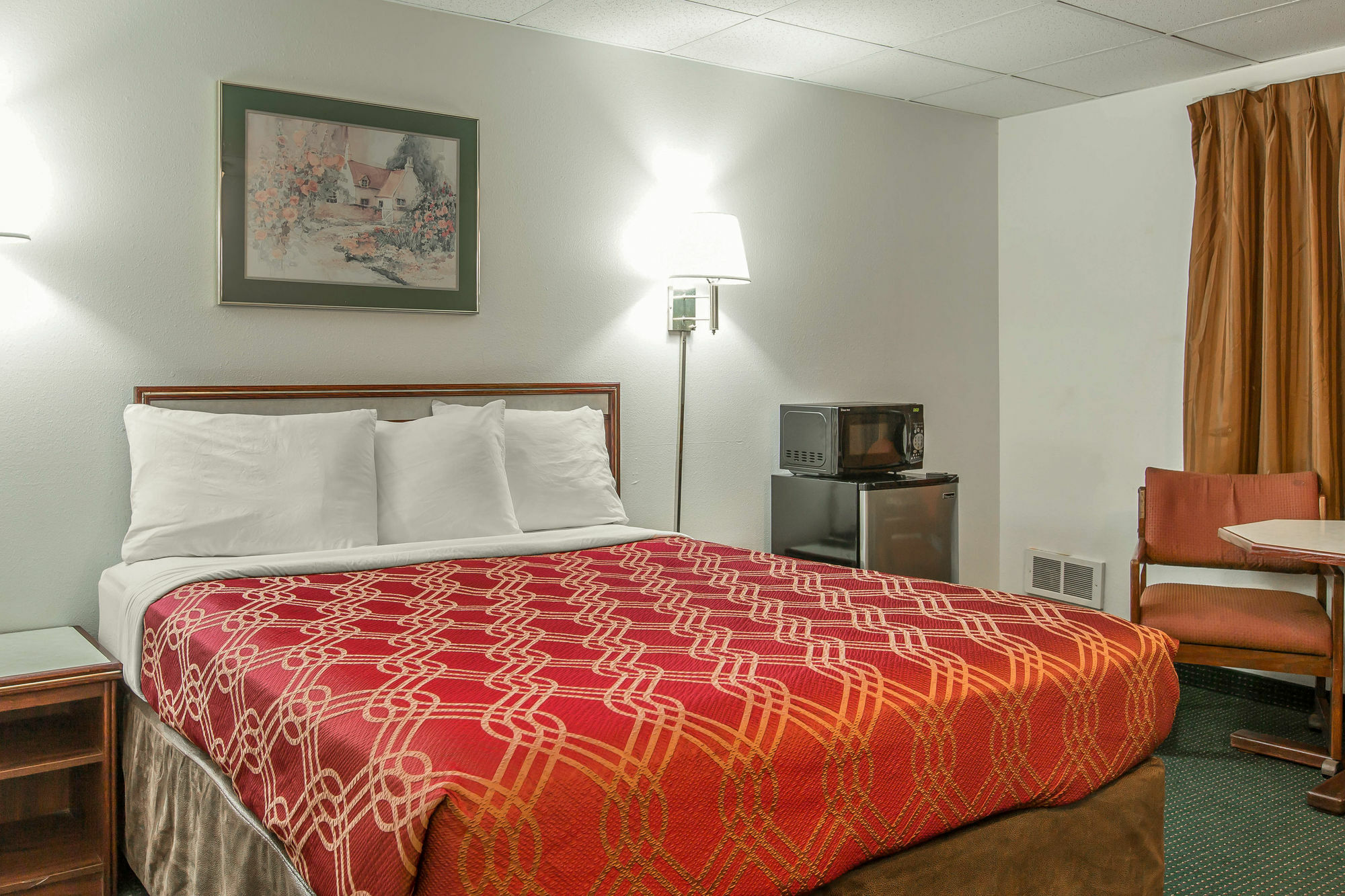 Econo Lodge Newport Bagian luar foto