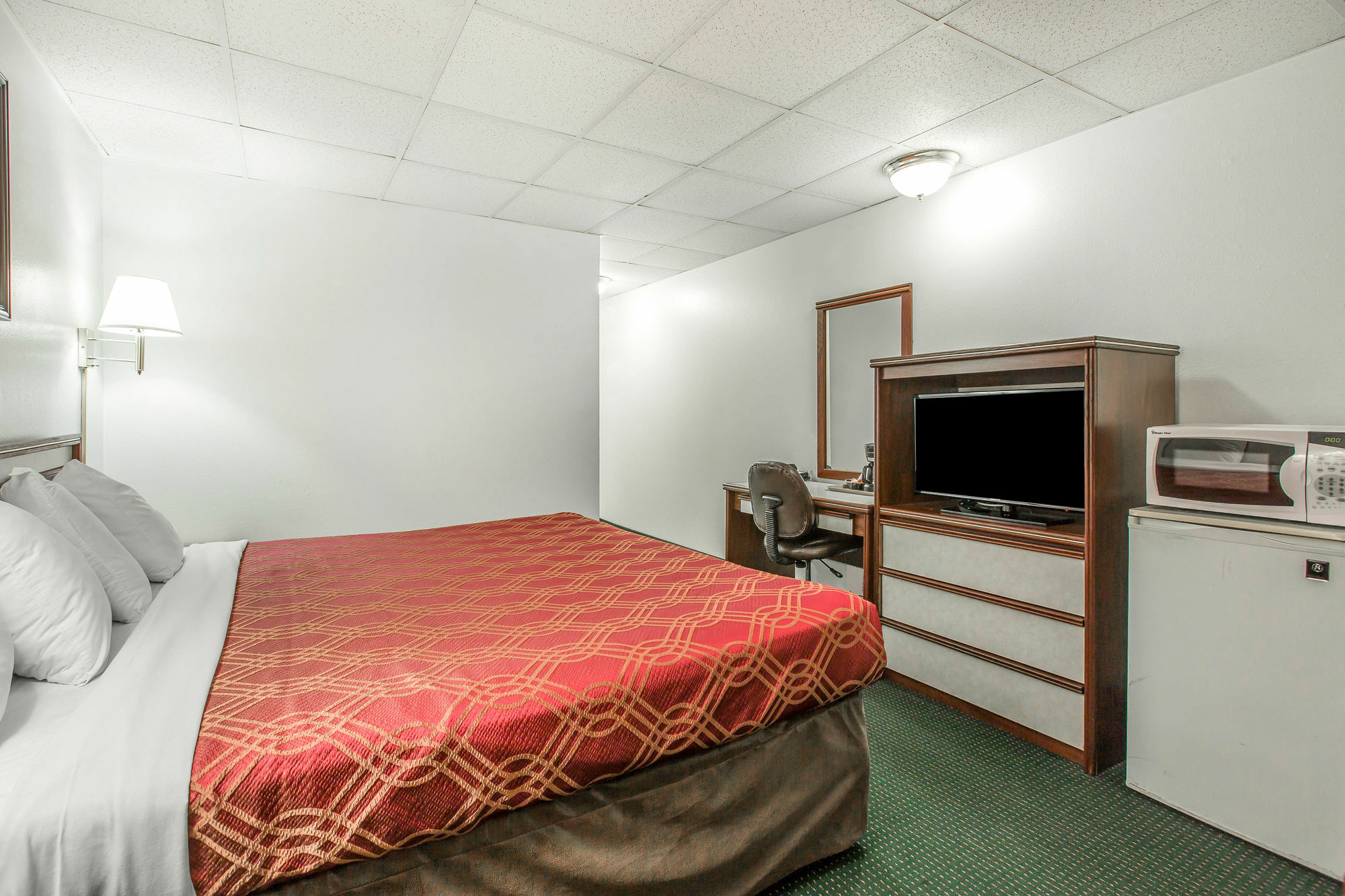 Econo Lodge Newport Bagian luar foto