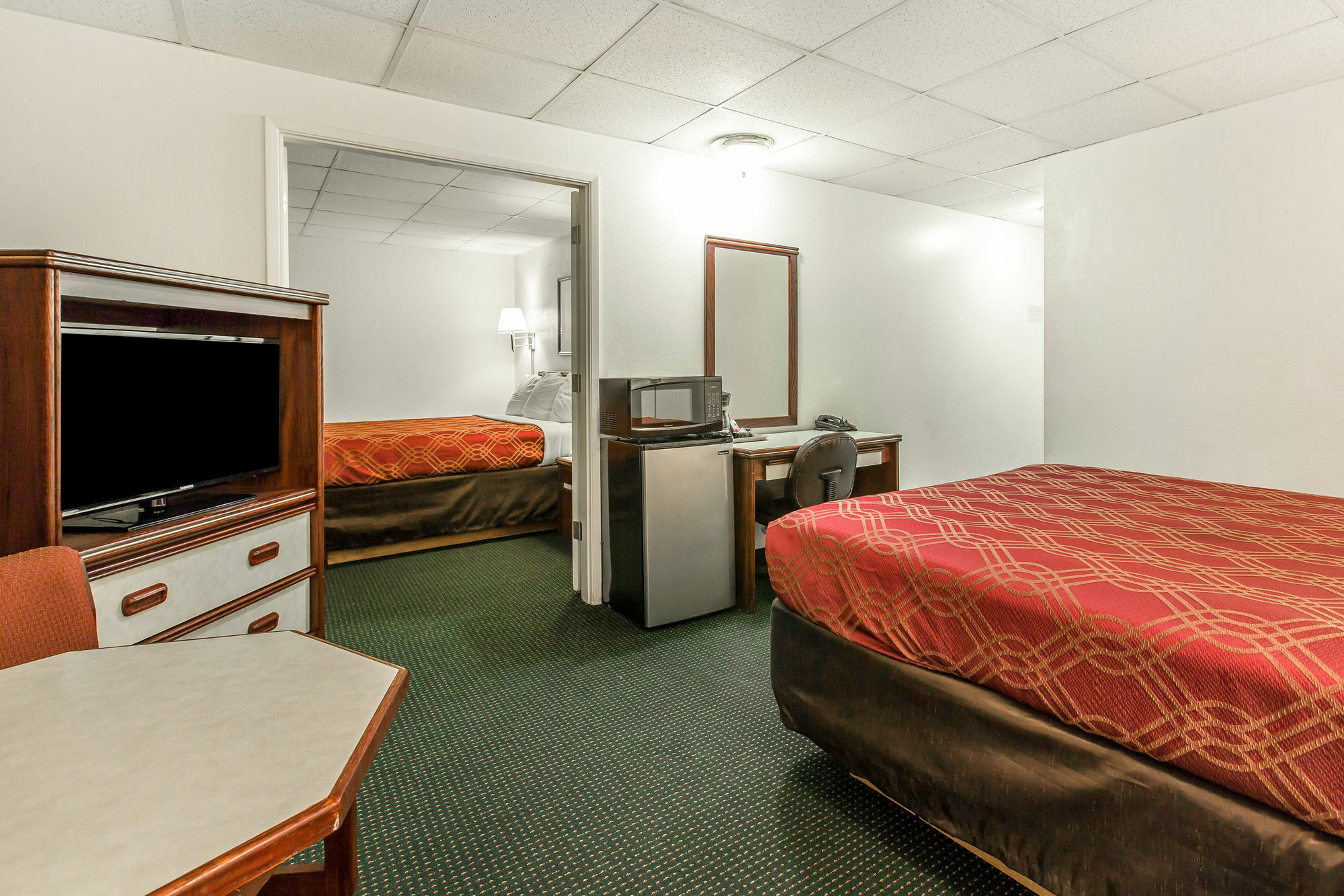 Econo Lodge Newport Bagian luar foto