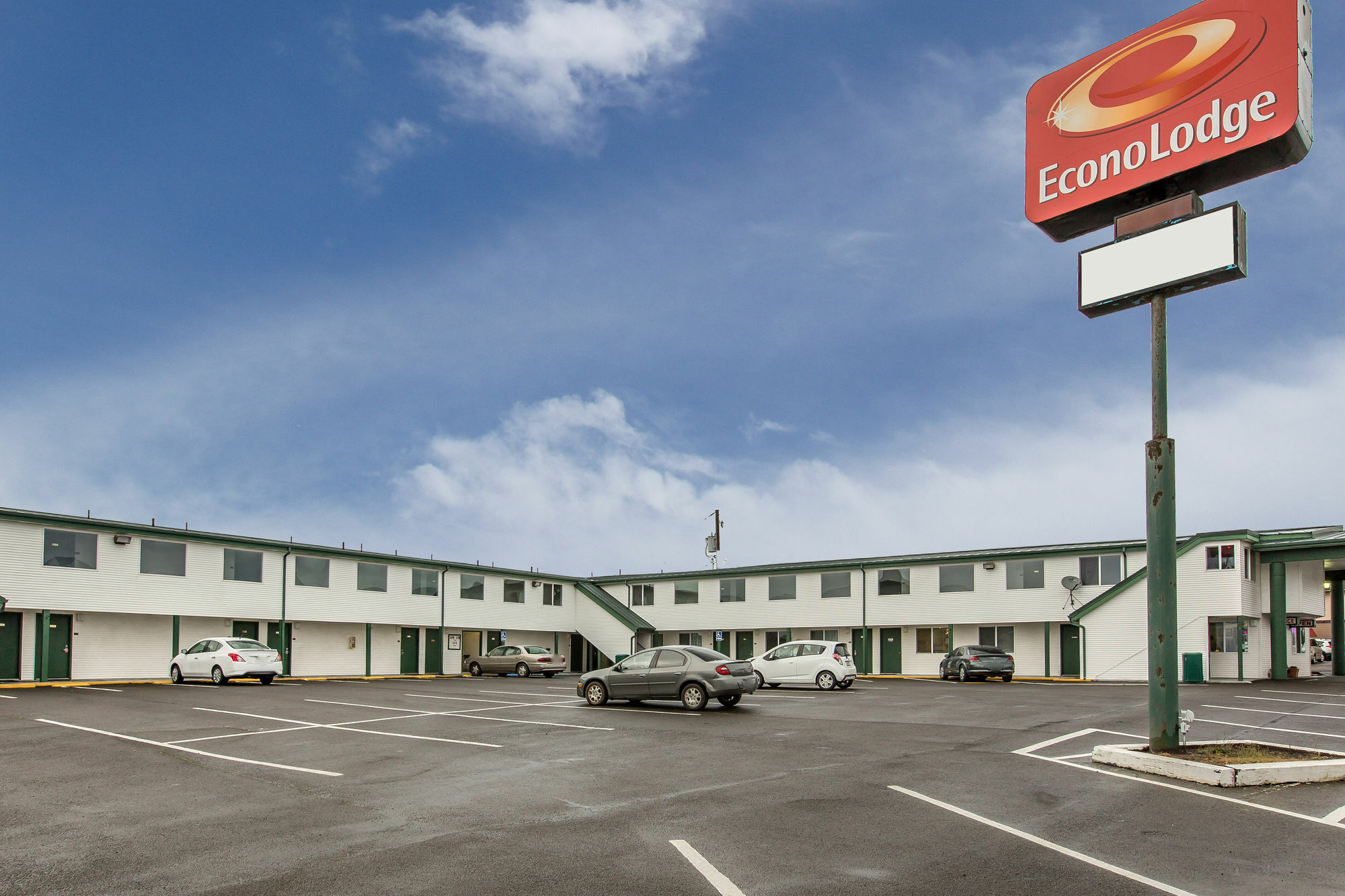 Econo Lodge Newport Bagian luar foto