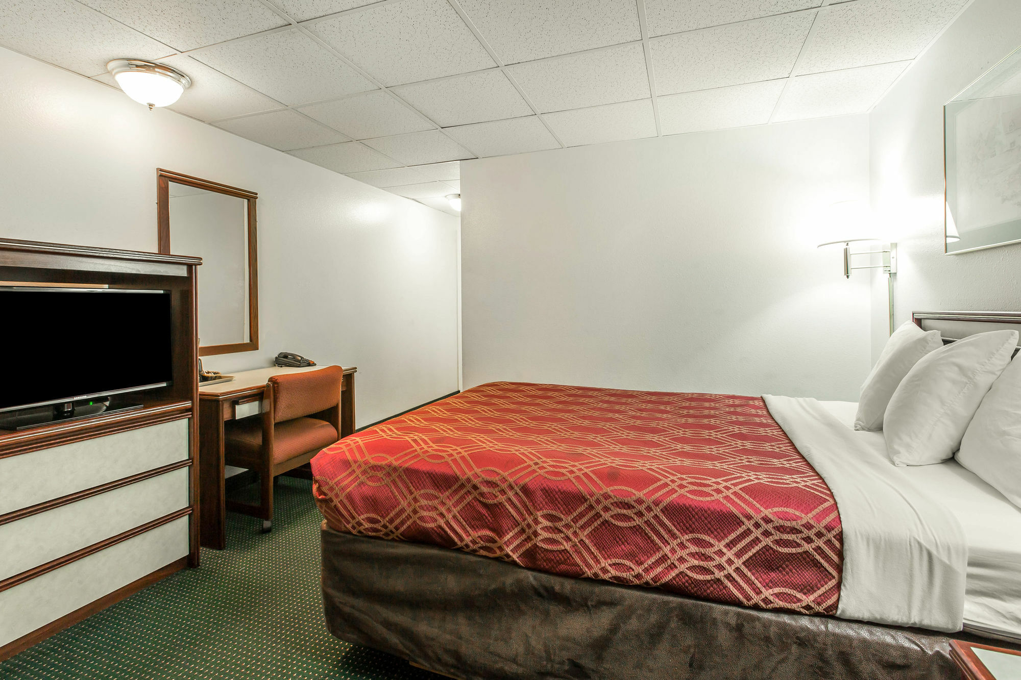 Econo Lodge Newport Bagian luar foto