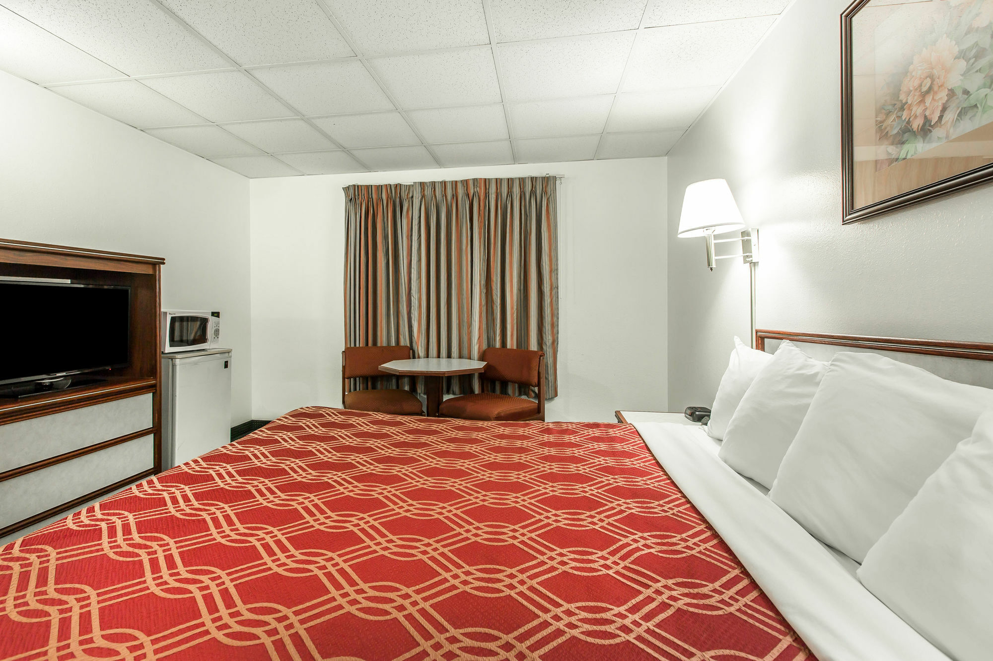 Econo Lodge Newport Bagian luar foto